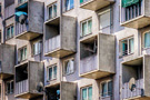 Attenzione a gettare i mozziconi di sigaretta dal proprio balcone